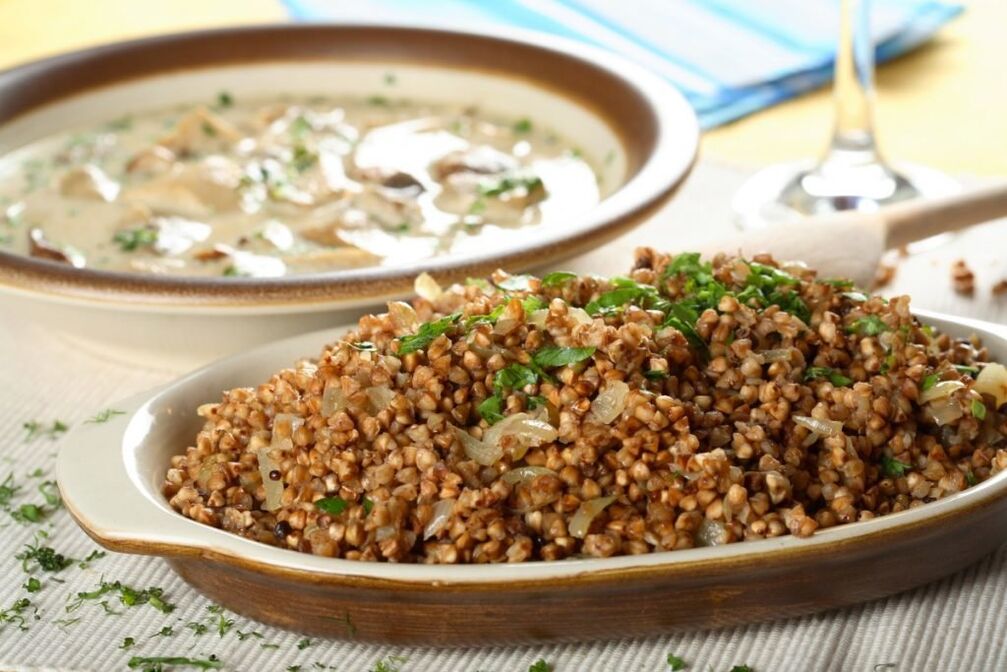 Sarracene wheat with meat and herbs